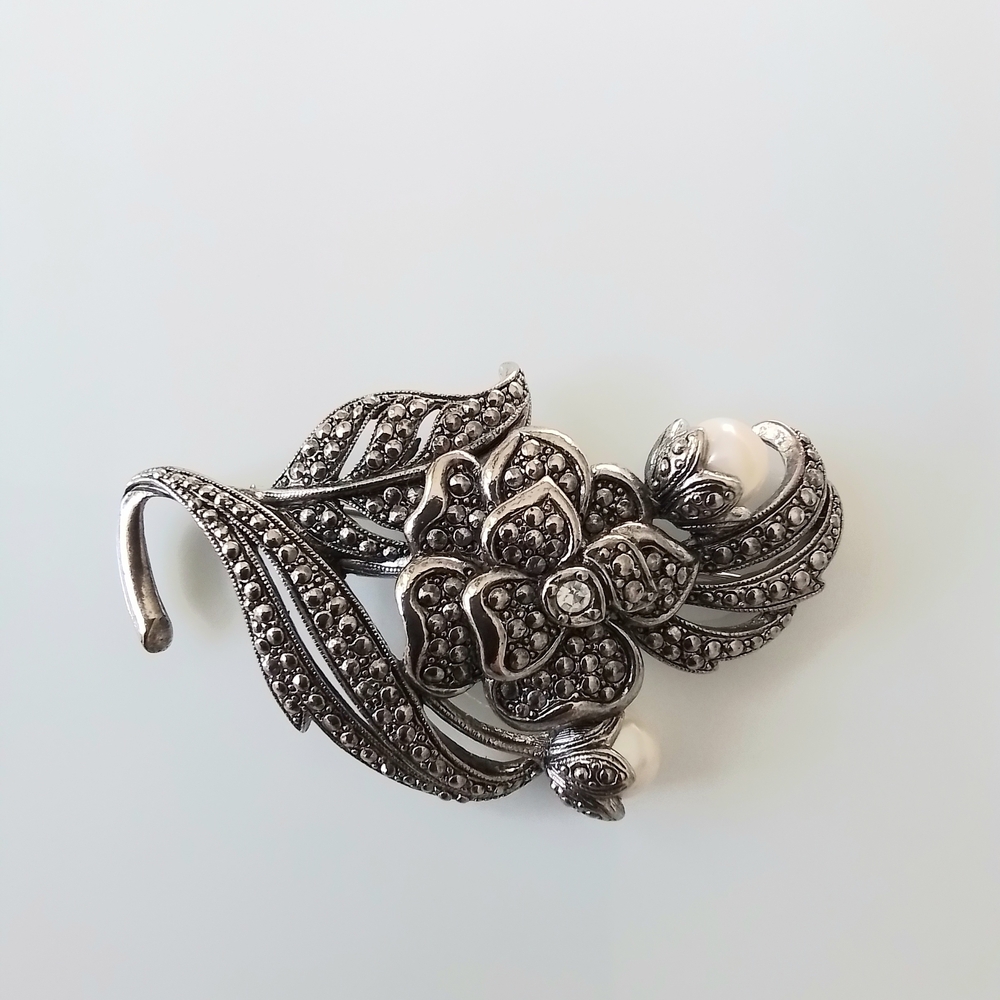 Vintage Kenneth Jay Lane (Avon) Silver and Pearl Floral Brooch